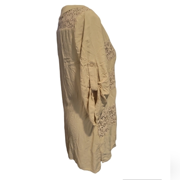 Cato V neck Lace top. Tan 100% Rayon Material, Floral Lace Size M - Picture 3 of 6